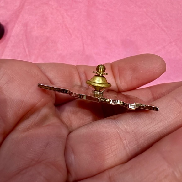 SUPER RARE Vintage SmashBox Smash Box Cosmetics Makeup Logo Pin Dean Max Factor - Picture 3 of 4